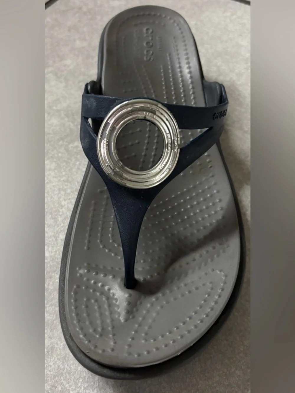Crocs Sanrah Silver Circle Wedge Sandals - Picture 6 of 11